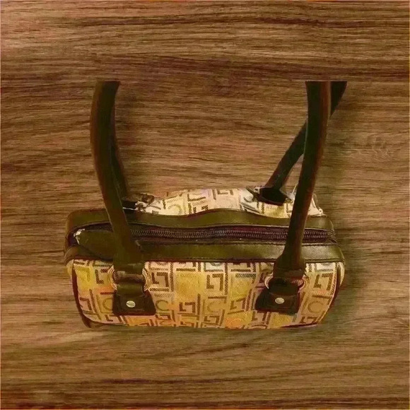 Liz Claiborne purse. - Picture 2 of 4